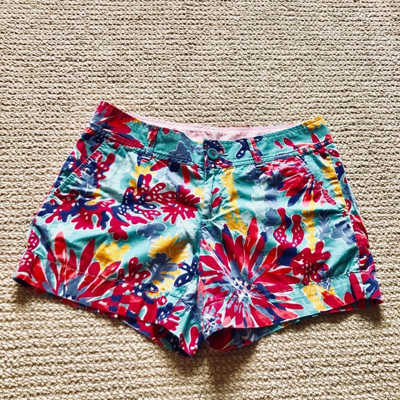 Lilly Pulitzer colorful Callahan shorts. Size 4 - Picture 5 of 8